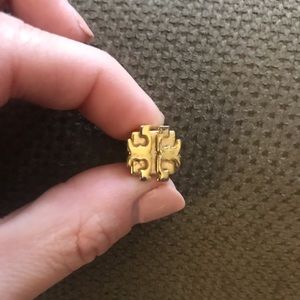 Only one!! Tory Burch earring.